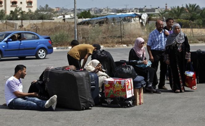 Egiptul a redeschis TEMPORAR un punct de trecere a frontierei cu Fâşia Gaza