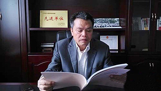Un milionar chinez a dărâmat colibele din satul său natal. Vezi ce surpriză le-a făcut locuitorilor