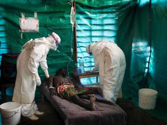 OMS: Aproape 7.000 de oameni au murit din cauza virusului Ebola