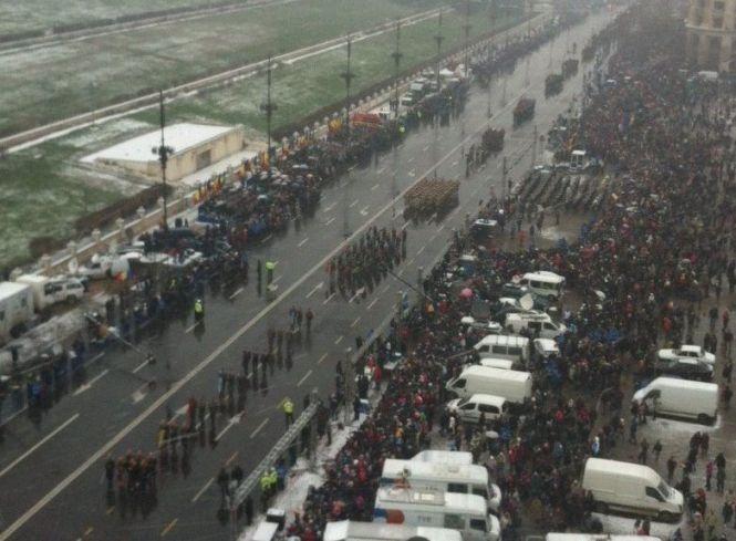 Românii sărbătoresc Ziua Naţională. Vezi imagini de la parada militară de 1 Decembrie din Bucureşti