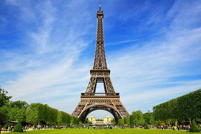 Ce se ascunde în VÂRFUL Turnului Eiffel: &quot;Priveliştea îţi taie respiraţia&quot;