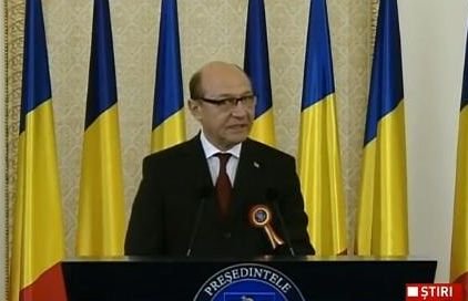 Traian Băsescu nu se abţine de la atacuri nici de Ziua Naţională