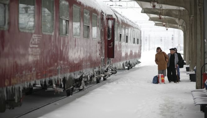 Tren blocat 3 ore între Sinaia şi Comarnic din cauza întreruperii alimentării cu energie electrică