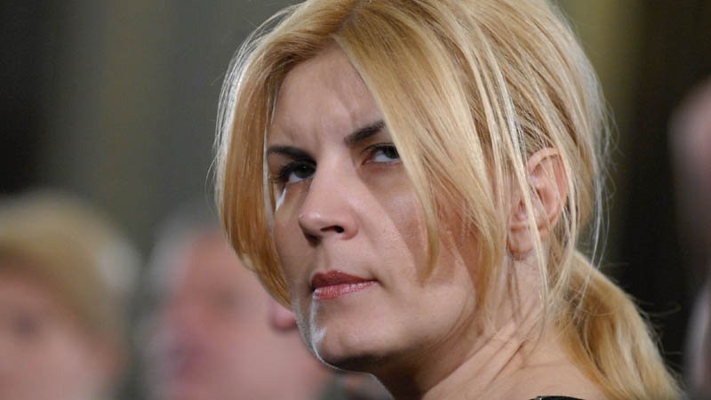 Elena Udrea a căzut în dizgraţie. &quot;Umbra&quot; lui Traian Băsescu se leapădă de fosta blondă de la Cotroceni