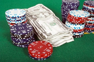 Fostul procuror acuzat că ar fi jucat banii de flagrant la poker a fost condamnat la închisoare