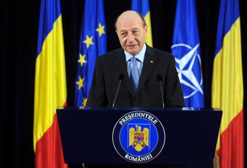 Traian Băsescu: Victor Ponta este complet discreditat în interiorul UE. Să îşi asume formarea unui nou Guvern, dar din care el să lipsească