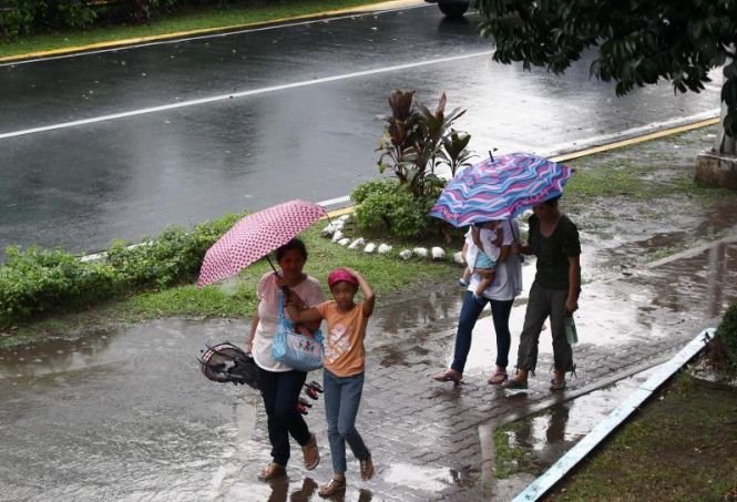 Taifunul Hagupit face ravagii în Filipine. Cel puţin două persoane au murit şi un milion de oameni au fost evacuaţi din calea furtunii