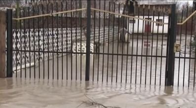 Pericol de inundaţii în judeţele Dâmboviţa şi Giurgiu. Zeci de gospodării au fost deja inundate în urma ploilor şi a topirii zăpezii