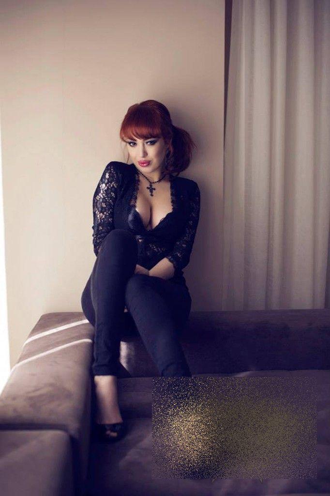 Au CONCEDIAT-O pentru că este prea FRUMOASĂ. Vezi fotografiile pe care le-a făcut stewardesa 287301