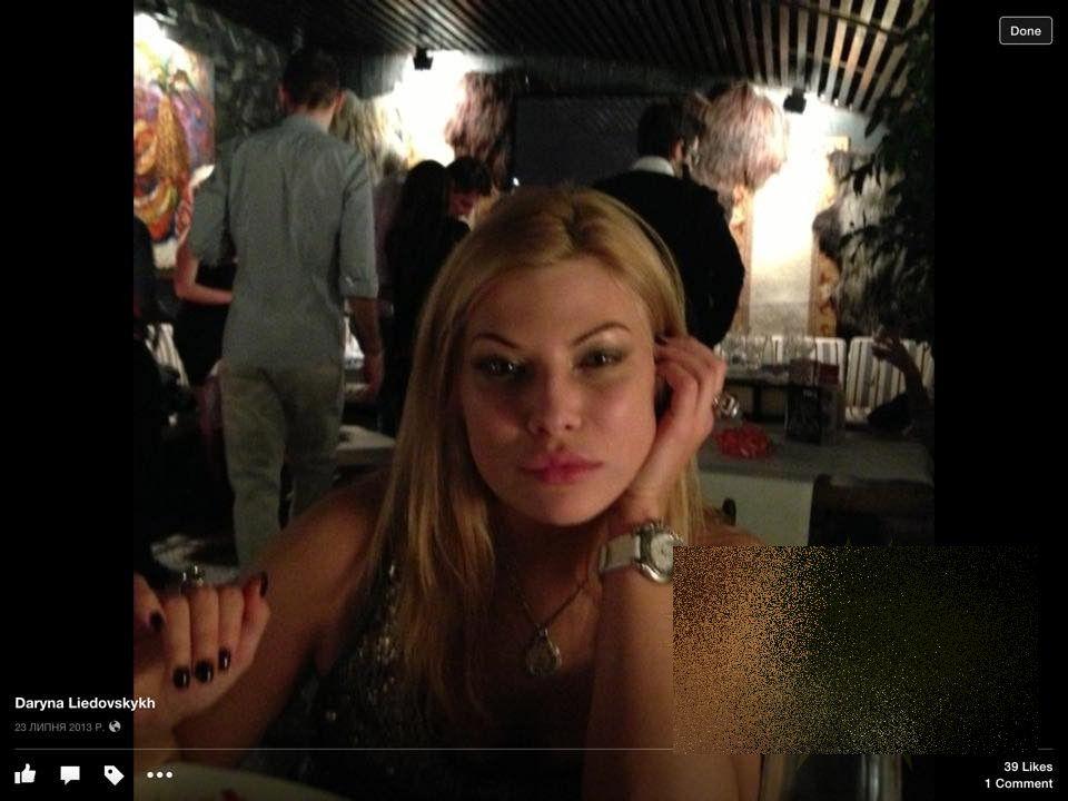 Blonda care a ajuns în PARLAMENT. "Au încercat să o ţină ASCUNSĂ până acum" 287289