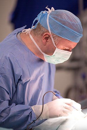 Operaţie reuşită pentru hipospadias la Regina Maria, după 8 încercări nereuşite în altă parte