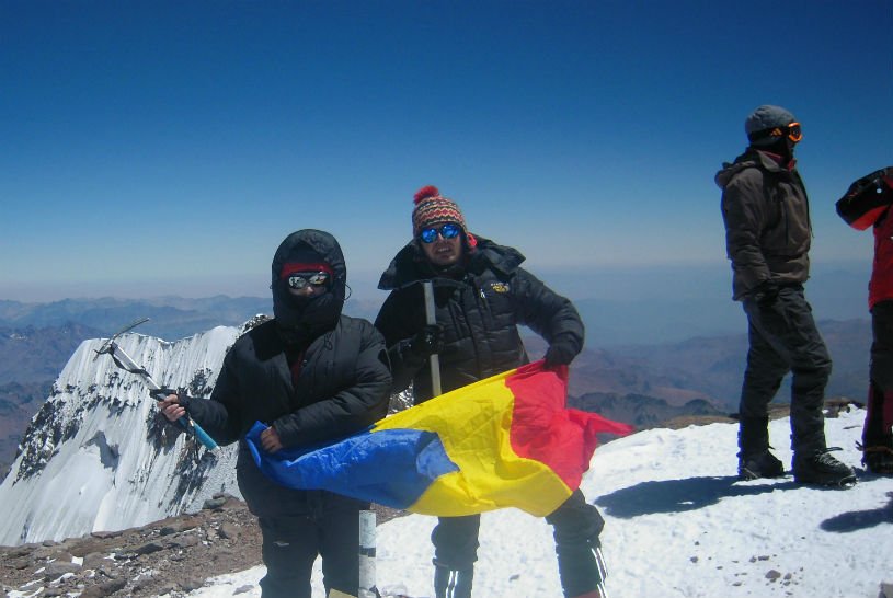 Un român a cucerit cel mai înalt vârf muntos din Antarctica. Traseul a fost extrem de dificil