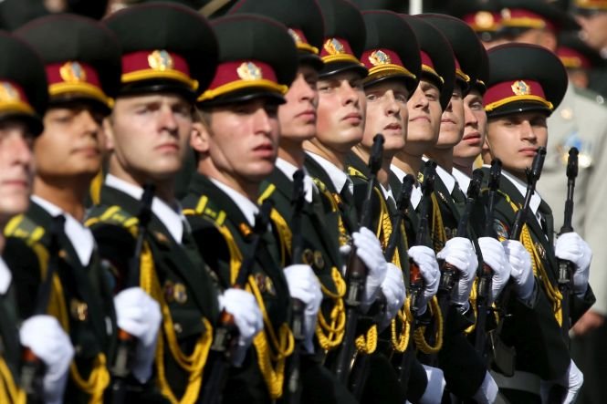 Ucraina îşi dublează bugetul pentru apărare, din cauza ameninţării Rusiei