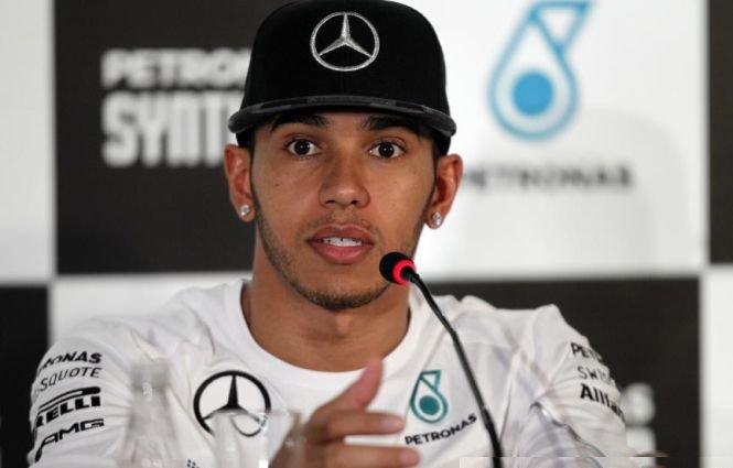 Lewis Hamilton, desemnat &quot;Personalitatea anului&quot; de BBC Sports. Este primul pilot de Formula 1 care câştigă acest titlu în ultimii 18 ani