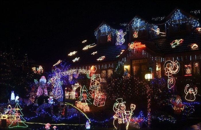 MULT nu înseamnă şi frumos. Cele mai împodobite case de Crăciun: "Factura la lumină se triplează" 287895