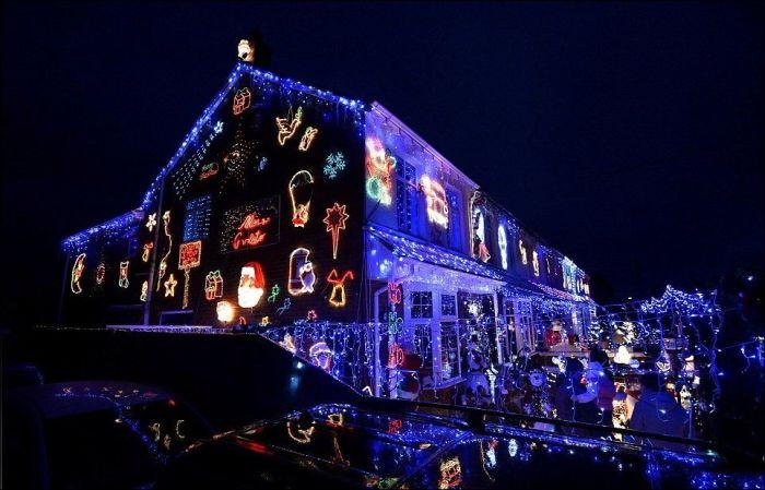 MULT nu înseamnă şi frumos. Cele mai împodobite case de Crăciun: "Factura la lumină se triplează" 287900