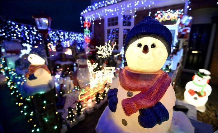 MULT nu înseamnă şi frumos. Cele mai împodobite case de Crăciun: "Factura la lumină se triplează" 287901