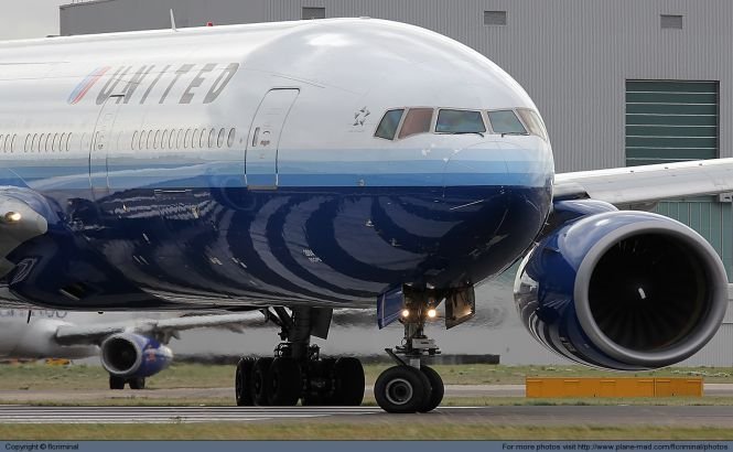 Un avion United Airlines s-a întors pe aeroportul Heathrow după 4 ore de survol în spaţiul aerian britanic