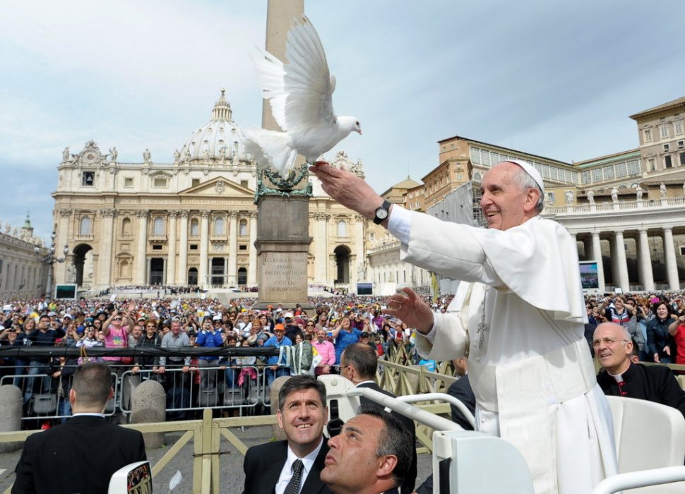 Vaticanul, din nou polul reconcilierii după împăcarea americano-cubaneză. Papa Francisc, omul păcii