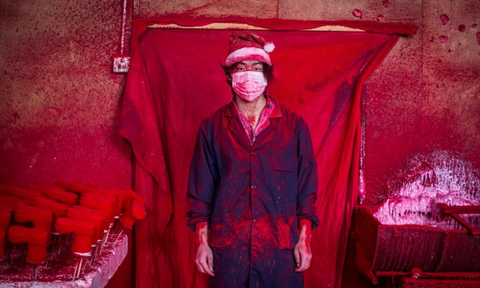 Aşa arată în realitate &quot;Atelierul lui Moş Crăciun&quot;. Orăşelul din China care produce decoraţiuni de Crăciun pentru întreaga lume 