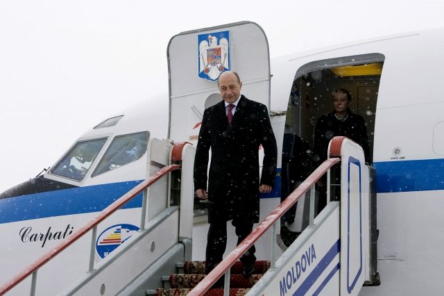 Băsescu s-a întors de la Bruxelles, dar a aterizat direct la SIBIU