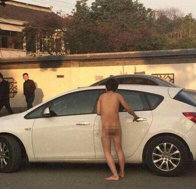 Imaginile care fac înconjurul lumii. Cum a reacţionat această femeie, după ce şi-a prins soţul cu SORA GEAMĂNĂ 288209