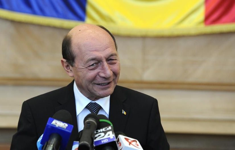 &quot;După 10 ani de mandat, Băsescu merită 10 ani de puşcărie&quot;. Mesajele telespectatorilor Antena 3 pentru Traian Băsescu