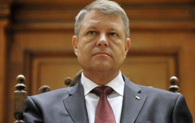 Iohannis, ATACAT de intelectualii lui Băsescu