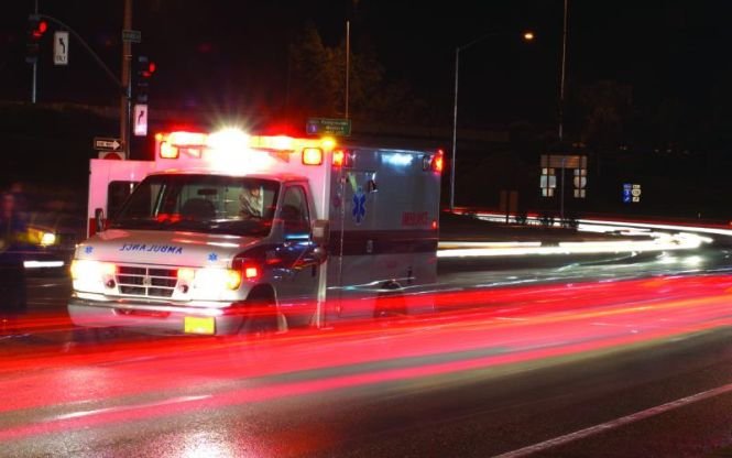 Şofer de ambulanţă, AMENDAT pentru că a oprit pentru resuscitare