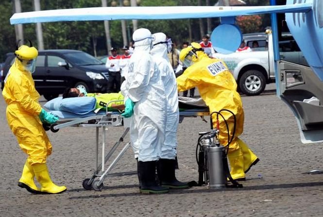 Caz confirmat de Ebola în Marea Britanie. Pacientul a fost izolat şi primeşte îngrijiri medicale