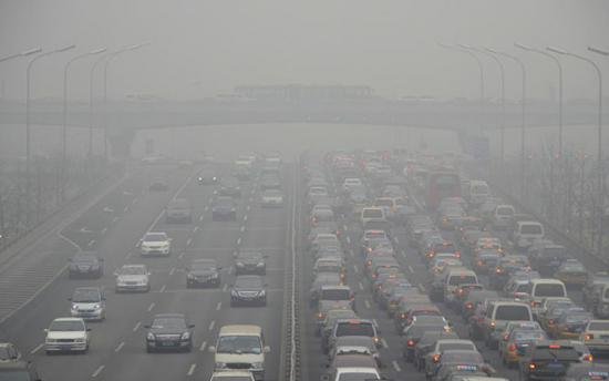 Sute de persoane au fost spitalizate la Teheran din cauza poluării