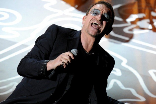 Anunţul care îi întristează pe fanii trupei U2: Bono ar putea să nu mai cânte niciodată la chitară