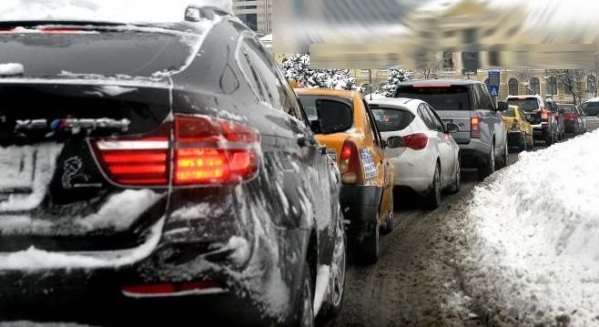 Traficul spre Poiana Braşov, RESTRICŢIONAT din cauza numărului mare de maşini 