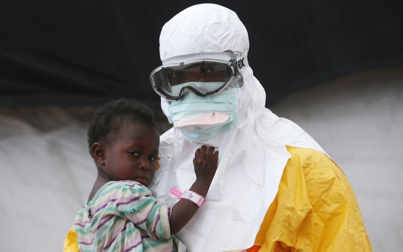 Drama lăsată în urmă de Ebola. Mii de copii au rămas orfani, după ce părinţii le-au murit din cauza maladiei