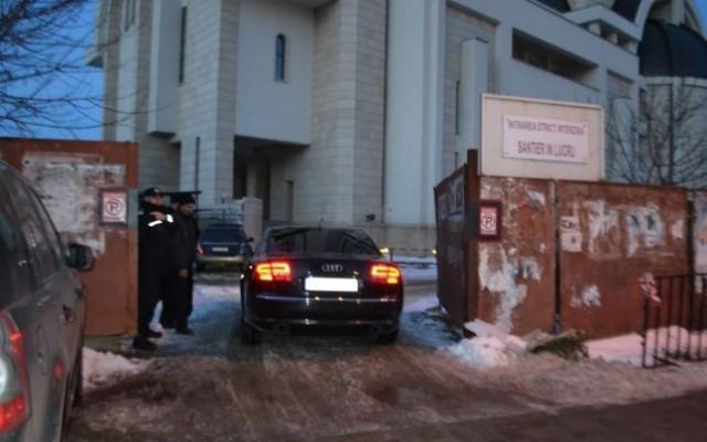 IMAGINILE care nu mai au nevoie de niciun COMENTARIU. Cine s-a dat jos din acest BOLID de 75.000 de euro: "Ar trebui să fie cei mai UMILI oameni" 289624