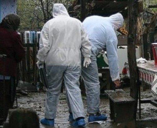 Crimă înfiorătoare într-un sat din Bacău. O femeie şi-a înjunghiat concubinul după o ceartă. În urmă cu 10 ani procedase la fel cu primul soţ