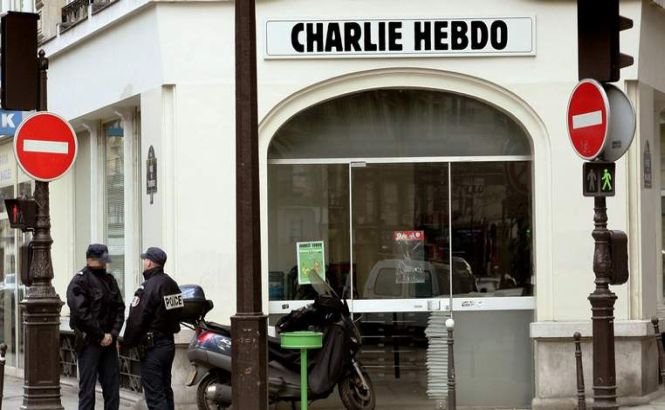 Ameninţările nu au reuşit niciodată să AMUŢEASCĂ jurnaliştii Charlie Hebdo! Atentatul terorist de astăzi nu a fost primul atac asupra redacţiei