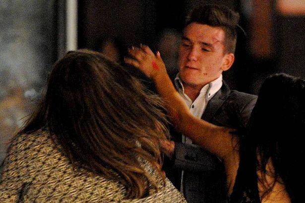 Cea mai ŞOCANTĂ fotografie surprinsă pe stradă, în noaptea de REVELION. "Nu ne aşteptam să îl vedem în ipostaza asta" 289930