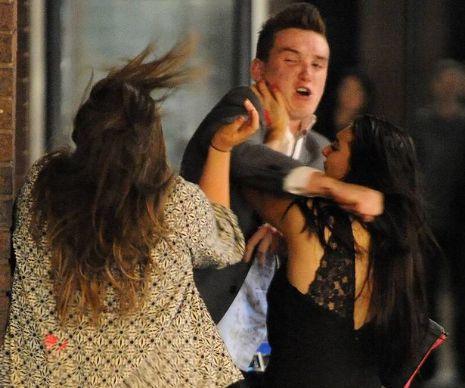 Cea mai ŞOCANTĂ fotografie surprinsă pe stradă, în noaptea de REVELION. "Nu ne aşteptam să îl vedem în ipostaza asta" 289931