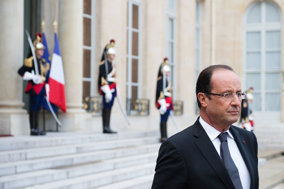 Francois Hollande: Atacul asupra publicaţiei de satiră Charlie Hebdo, un atentat terorist de o barbarie extremă