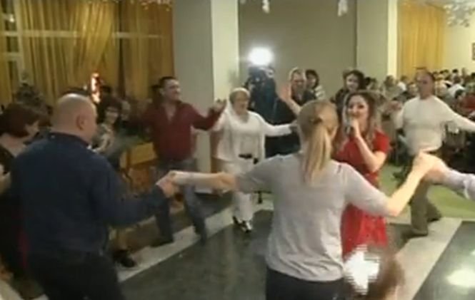 Sărbătorile de iarnă continuă în România. Mii de oameni sărbătoresc Crăciunul pe rit vechi