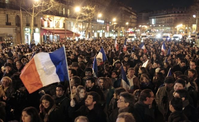 Ultimele INFORMAŢII din Paris: &quot;Democraţia franceză a fost ATACATĂ!&quot; Un miting uriaş va avea loc în această seară în Place de la Republique