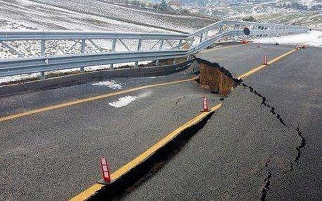 Un pod de milioane de euro, prăbuşit la 10 zile după darea în folosinţă
