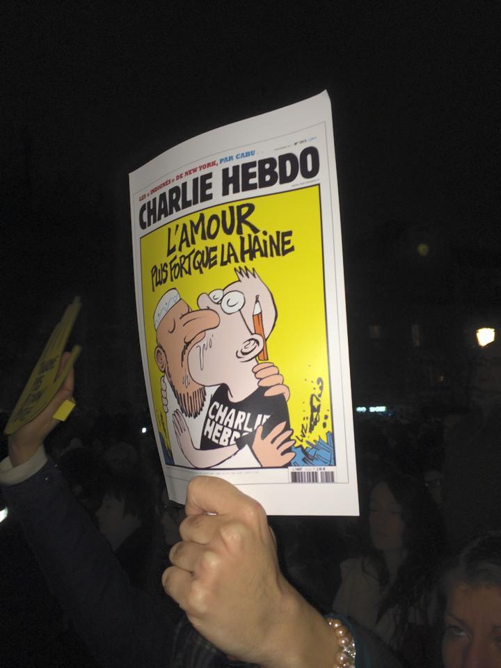 Reacţia UIMITOARE a caricaturiştilor ca răspuns la atacul terorist  #jesuischarlie 290109