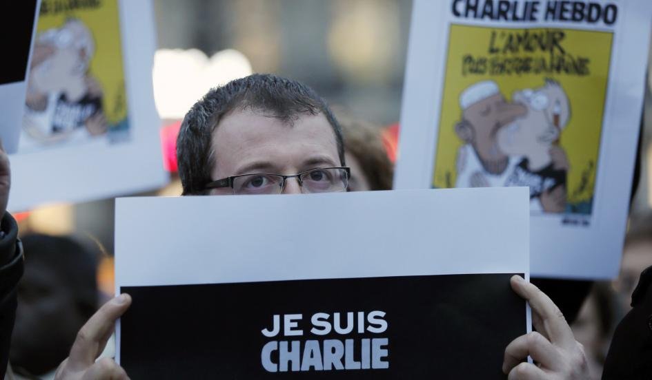 Revista Charlie Hebdo a primit întăriri. Caricaturişti din întreaga lume au donat desene pentru publicaţia franceză  #JeSuisCharlie