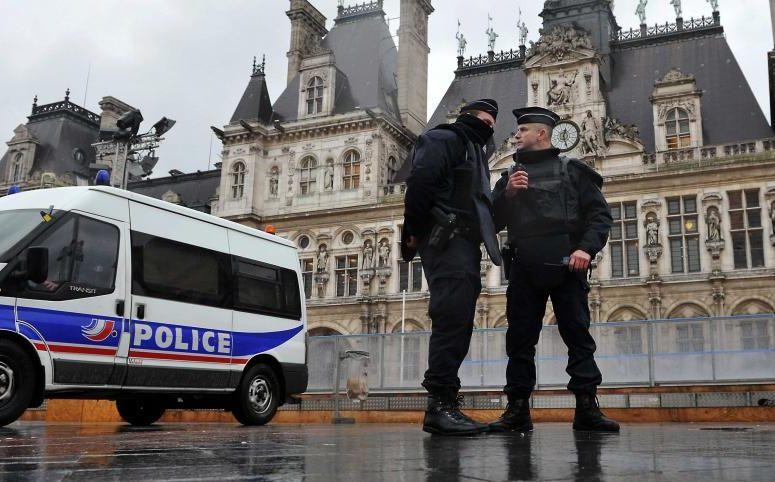 Un oficial francez susţine că situaţia din Paris seamănă cu un atac împotriva Franţei