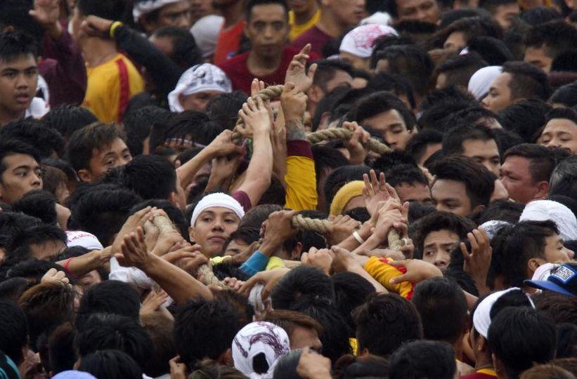 2 morţi şi 1.000 de răniţi, în urma unei procesiuni religioase în Manila 290498