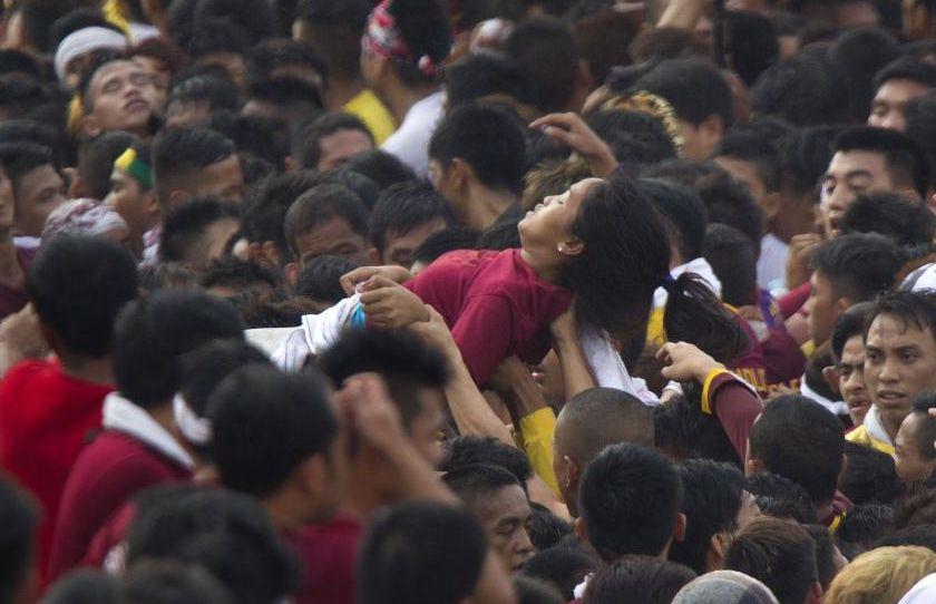 2 morţi şi 1.000 de răniţi, în urma unei procesiuni religioase în Manila 290500