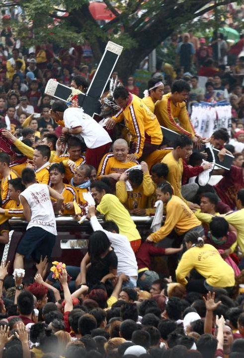 2 morţi şi 1.000 de răniţi, în urma unei procesiuni religioase în Manila 290501