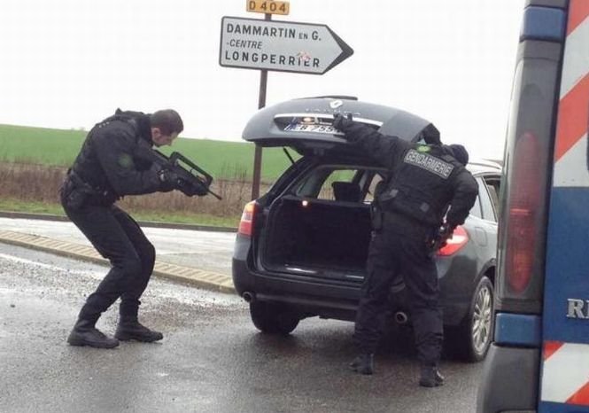 Franţa menţine alerta teroristă la nivel maxim
